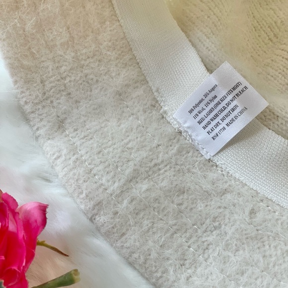 Like New Condition Vintage Angora Bucket Hat White. 28% Angora 50% polyester - Picture 4 of 5